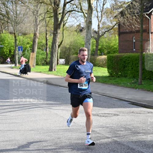 12.04.2026 - 45. Internationalen Wilhelmsburger Insellauf J. Mangold http://msf.ph/oto/9454049 12.04.2026 10:16:39 Ziel 5676, 3372, 3401, 5838, 2819 meine-sportfotos.de