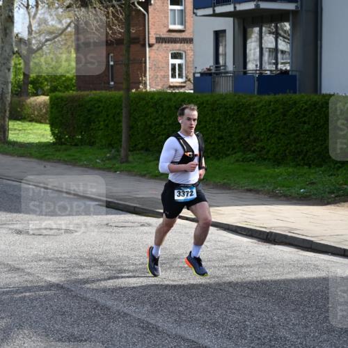12.04.2026 - 45. Internationalen Wilhelmsburger Insellauf J. Mangold http://msf.ph/oto/9454075 12.04.2026 10:17:05 Ziel 3372, 3401, 5838, 2819, 2866 meine-sportfotos.de