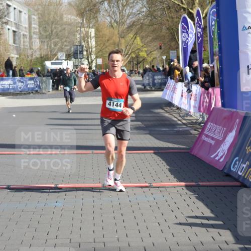 12.04.2026 - 45. Internationalen Wilhelmsburger Insellauf Strokosch-Dieckow http://msf.ph/oto/9454107 12.04.2026 10:29:15 Ziel 4144 meine-sportfotos.de