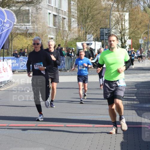 12.04.2026 - 45. Internationalen Wilhelmsburger Insellauf Strokosch-Dieckow http://msf.ph/oto/9454120 12.04.2026 10:41:33 Ziel 5247, 5299, 5315, 5288, 3444, 5254 meine-sportfotos.de