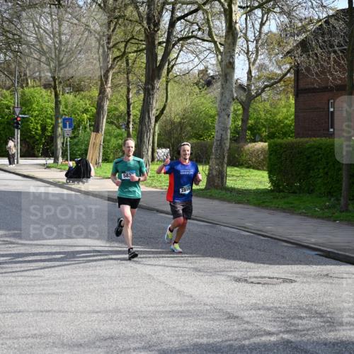 12.04.2026 - 45. Internationalen Wilhelmsburger Insellauf J. Mangold http://msf.ph/oto/9454126 12.04.2026 10:17:15 Ziel 3401, 5838, 2819, 2866, 4205, 3682, 4475 meine-sportfotos.de