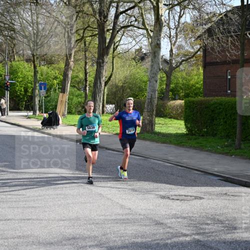 12.04.2026 - 45. Internationalen Wilhelmsburger Insellauf J. Mangold http://msf.ph/oto/9454128 12.04.2026 10:17:15 Ziel 3401, 5838, 2819, 2866, 4205, 3682, 4475 meine-sportfotos.de
