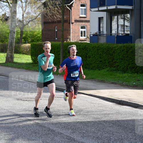 12.04.2026 - 45. Internationalen Wilhelmsburger Insellauf J. Mangold http://msf.ph/oto/9454160 12.04.2026 10:17:16 Ziel 3401, 5838, 2819, 2866, 4205, 3682, 4475 meine-sportfotos.de