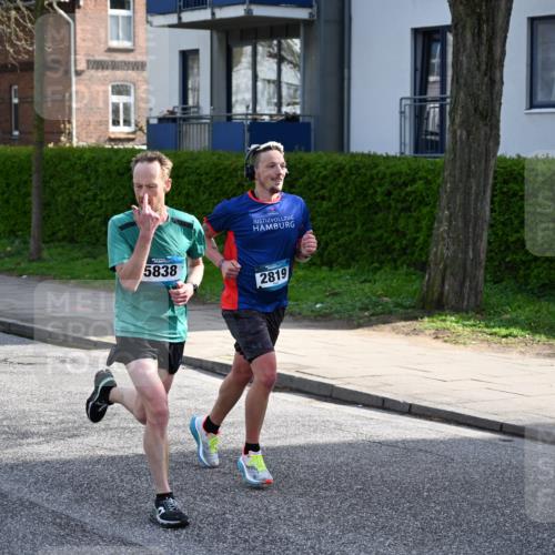 12.04.2026 - 45. Internationalen Wilhelmsburger Insellauf J. Mangold http://msf.ph/oto/9454177 12.04.2026 10:17:17 Ziel 3401, 5838, 2819, 2866, 4205, 3682, 4475 meine-sportfotos.de