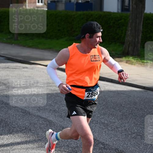 12.04.2026 - 45. Internationalen Wilhelmsburger Insellauf J. Mangold http://msf.ph/oto/9454199 12.04.2026 10:17:43 Ziel 2866, 4205, 3682, 4475, 3262, 5554 meine-sportfotos.de