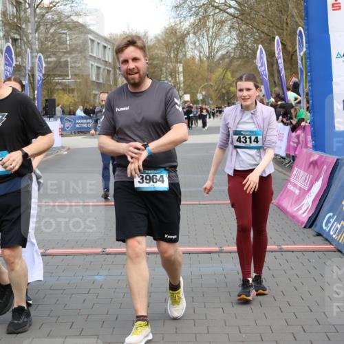 12.04.2026 - 45. Internationalen Wilhelmsburger Insellauf Strokosch-Dieckow http://msf.ph/oto/9454218 12.04.2026 13:05:16 Ziel 5864, 3964, 2891, 4314, 5096, 5808, 5477, 3068, 5144 meine-sportfotos.de