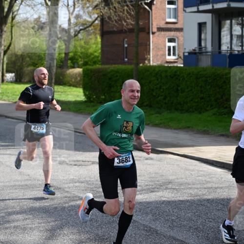 12.04.2026 - 45. Internationalen Wilhelmsburger Insellauf J. Mangold http://msf.ph/oto/9454233 12.04.2026 10:17:51 Ziel 4205, 3682, 4475, 3262, 5554 meine-sportfotos.de
