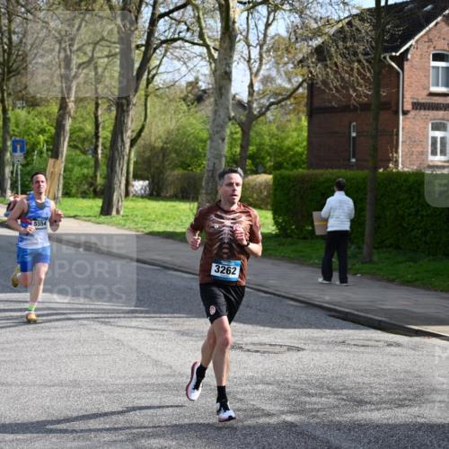 12.04.2026 - 45. Internationalen Wilhelmsburger Insellauf J. Mangold http://msf.ph/oto/9454254 12.04.2026 10:18:21 Ziel 3262, 5554, 4733, 4583, 4117, 3644, 2757 meine-sportfotos.de