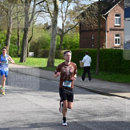 12.04.2026 - 45. Internationalen Wilhelmsburger Insellauf J. Mangold http://msf.ph/oto/9454258 12.04.2026 10:18:21 Ziel 3262, 5554, 4733, 4583, 4117, 3644, 2757 meine-sportfotos.de