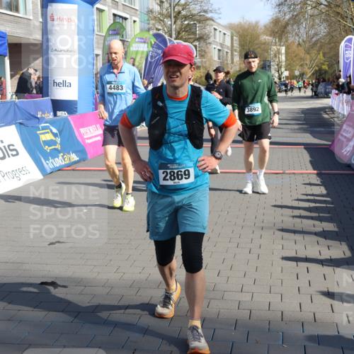 12.04.2026 - 45. Internationalen Wilhelmsburger Insellauf Strokosch-Dieckow http://msf.ph/oto/9454268 12.04.2026 10:42:16 Ziel 2479, 3892, 4483, 5654 meine-sportfotos.de