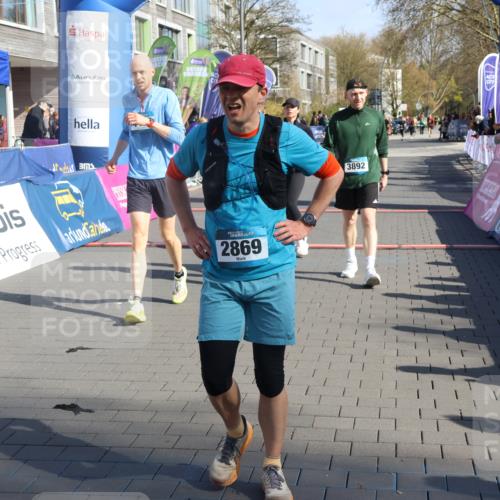 12.04.2026 - 45. Internationalen Wilhelmsburger Insellauf Strokosch-Dieckow http://msf.ph/oto/9454284 12.04.2026 10:42:16 Ziel 2479, 3892, 4483, 5654 meine-sportfotos.de