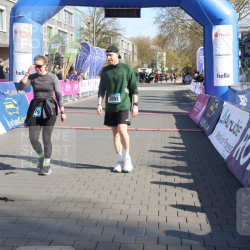 12.04.2026 - 45. Internationalen Wilhelmsburger Insellauf Strokosch-Dieckow http://msf.ph/oto/9454290 12.04.2026 10:42:18 Ziel 4483, 5654, 2836 meine-sportfotos.de