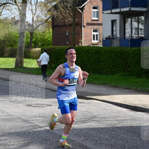 12.04.2026 - 45. Internationalen Wilhelmsburger Insellauf J. Mangold http://msf.ph/oto/9454294 12.04.2026 10:18:23 Ziel 3262, 5554, 4733, 4583, 4117, 3644, 2757 meine-sportfotos.de