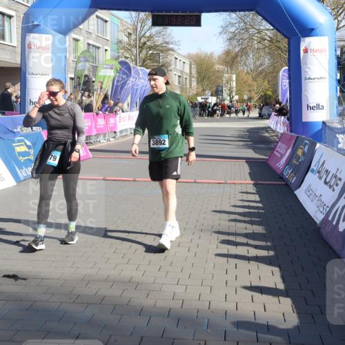 12.04.2026 - 45. Internationalen Wilhelmsburger Insellauf Strokosch-Dieckow http://msf.ph/oto/9454301 12.04.2026 10:42:18 Ziel 4483, 5654, 2836 meine-sportfotos.de