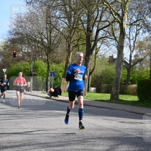 12.04.2026 - 45. Internationalen Wilhelmsburger Insellauf J. Mangold http://msf.ph/oto/9454322 12.04.2026 10:18:43 Ziel 4733, 4583, 4117, 3644, 2757, 5049, 2671, 2549, 3289 meine-sportfotos.de
