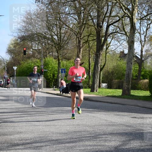 12.04.2026 - 45. Internationalen Wilhelmsburger Insellauf J. Mangold http://msf.ph/oto/9454345 12.04.2026 10:18:45 Ziel 4733, 4583, 4117, 3644, 2757, 5049, 2671, 2549, 3289, 5456, 2789 meine-sportfotos.de