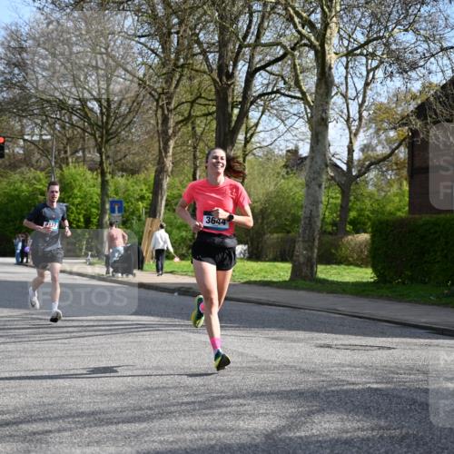 12.04.2026 - 45. Internationalen Wilhelmsburger Insellauf J. Mangold http://msf.ph/oto/9454361 12.04.2026 10:18:46 Ziel 4733, 4583, 4117, 3644, 2757, 5049, 2671, 2549, 3289, 5456, 2789 meine-sportfotos.de