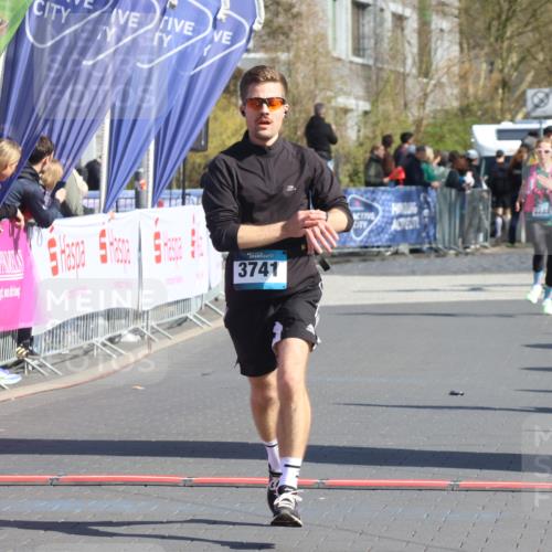 12.04.2026 - 45. Internationalen Wilhelmsburger Insellauf Strokosch-Dieckow http://msf.ph/oto/9454369 12.04.2026 10:42:28 Ziel 4615 meine-sportfotos.de