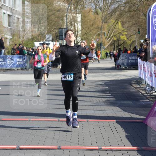 12.04.2026 - 45. Internationalen Wilhelmsburger Insellauf Strokosch-Dieckow http://msf.ph/oto/9454378 12.04.2026 10:42:30 Ziel 4615, 2222 meine-sportfotos.de