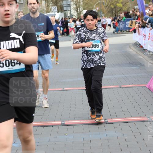 12.04.2026 - 45. Internationalen Wilhelmsburger Insellauf Strokosch-Dieckow http://msf.ph/oto/9454380 12.04.2026 13:05:01 Ziel 5064, 4048, 5423, 5066, 5458, 5728, 5724, 2798 meine-sportfotos.de