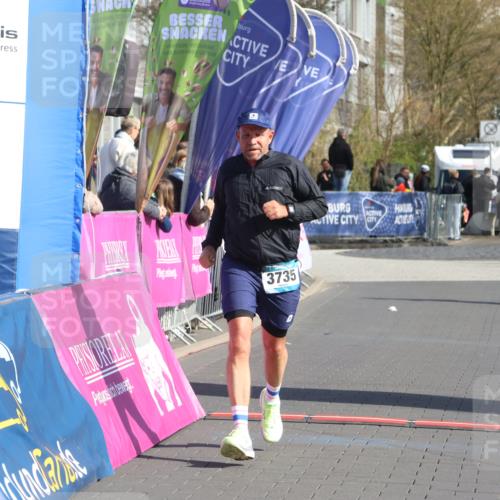 12.04.2026 - 45. Internationalen Wilhelmsburger Insellauf Strokosch-Dieckow http://msf.ph/oto/9454382 12.04.2026 10:29:38 Ziel 3735 meine-sportfotos.de