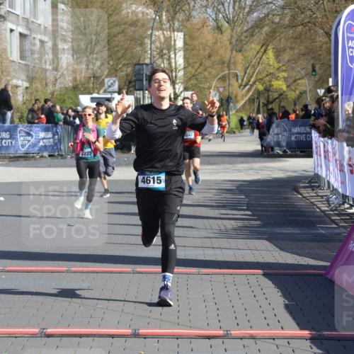 12.04.2026 - 45. Internationalen Wilhelmsburger Insellauf Strokosch-Dieckow http://msf.ph/oto/9454388 12.04.2026 10:42:30 Ziel 4615, 2222 meine-sportfotos.de