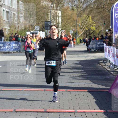 12.04.2026 - 45. Internationalen Wilhelmsburger Insellauf Strokosch-Dieckow http://msf.ph/oto/9454393 12.04.2026 10:42:30 Ziel 4615, 2222 meine-sportfotos.de