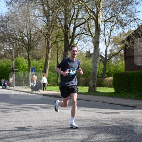 12.04.2026 - 45. Internationalen Wilhelmsburger Insellauf J. Mangold http://msf.ph/oto/9454394 12.04.2026 10:18:48 Ziel 4733, 4583, 4117, 3644, 2757, 5049, 2671, 2549, 3289, 5456, 2789 meine-sportfotos.de
