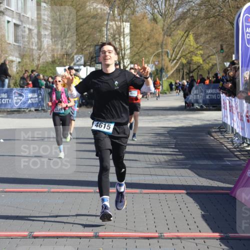 12.04.2026 - 45. Internationalen Wilhelmsburger Insellauf Strokosch-Dieckow http://msf.ph/oto/9454409 12.04.2026 10:42:30 Ziel 4615, 2222 meine-sportfotos.de