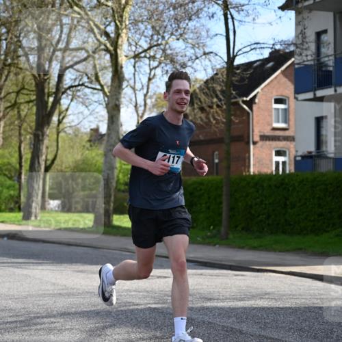 12.04.2026 - 45. Internationalen Wilhelmsburger Insellauf J. Mangold http://msf.ph/oto/9454413 12.04.2026 10:18:49 Ziel 4733, 4583, 4117, 3644, 2757, 5049, 2671, 2549, 3289, 5456, 2789 meine-sportfotos.de