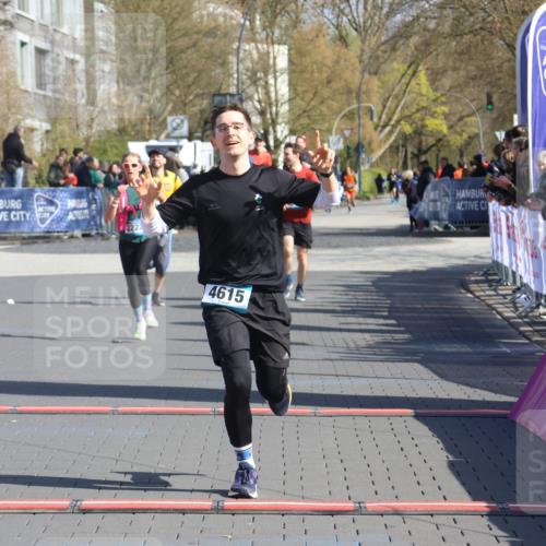 12.04.2026 - 45. Internationalen Wilhelmsburger Insellauf Strokosch-Dieckow http://msf.ph/oto/9454418 12.04.2026 10:42:30 Ziel 4615, 2222 meine-sportfotos.de