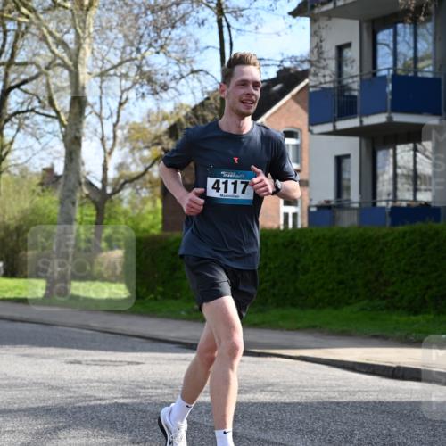 12.04.2026 - 45. Internationalen Wilhelmsburger Insellauf J. Mangold http://msf.ph/oto/9454420 12.04.2026 10:18:49 Ziel 4733, 4583, 4117, 3644, 2757, 5049, 2671, 2549, 3289, 5456, 2789 meine-sportfotos.de