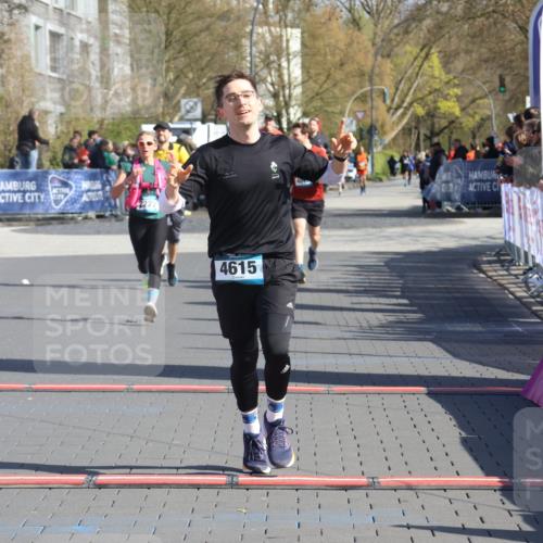 12.04.2026 - 45. Internationalen Wilhelmsburger Insellauf Strokosch-Dieckow http://msf.ph/oto/9454429 12.04.2026 10:42:30 Ziel 4615, 2222 meine-sportfotos.de