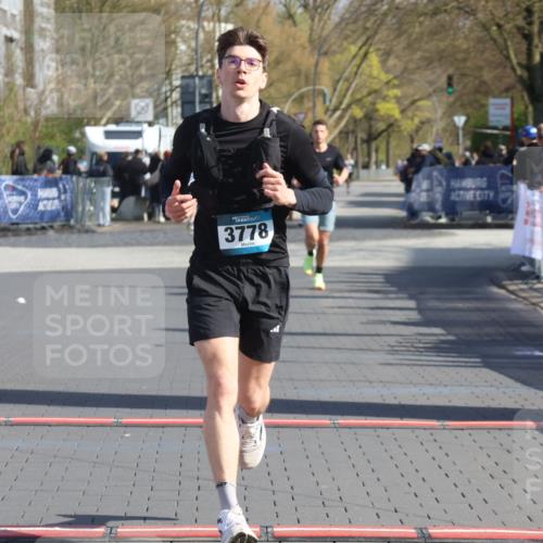 12.04.2026 - 45. Internationalen Wilhelmsburger Insellauf Strokosch-Dieckow http://msf.ph/oto/9454439 12.04.2026 10:29:43 Ziel 3778 meine-sportfotos.de