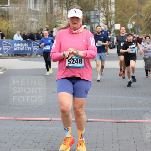 12.04.2026 - 45. Internationalen Wilhelmsburger Insellauf Strokosch-Dieckow http://msf.ph/oto/9454446 12.04.2026 13:04:54 Ziel 5248, 5064 meine-sportfotos.de