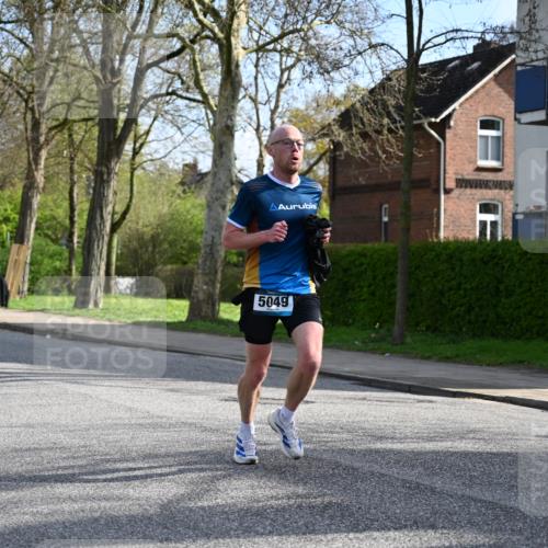 12.04.2026 - 45. Internationalen Wilhelmsburger Insellauf J. Mangold http://msf.ph/oto/9454448 12.04.2026 10:19:12 Ziel 5049, 2671, 2549, 3289, 5456, 2789, 5652, 5652, 3976 meine-sportfotos.de