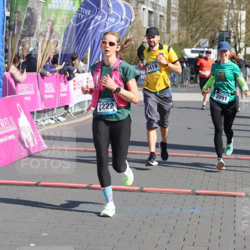12.04.2026 - 45. Internationalen Wilhelmsburger Insellauf Strokosch-Dieckow http://msf.ph/oto/9454450 12.04.2026 10:42:34 Ziel 4615, 2222, 3419, 4042, 3991 meine-sportfotos.de