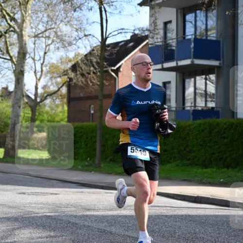 12.04.2026 - 45. Internationalen Wilhelmsburger Insellauf J. Mangold http://msf.ph/oto/9454468 12.04.2026 10:19:12 Ziel 5049, 2671, 2549, 3289, 5456, 2789, 5652, 5652, 3976 meine-sportfotos.de