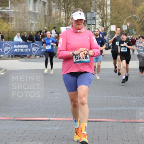 12.04.2026 - 45. Internationalen Wilhelmsburger Insellauf Strokosch-Dieckow http://msf.ph/oto/9454469 12.04.2026 13:04:54 Ziel 5248, 5064 meine-sportfotos.de
