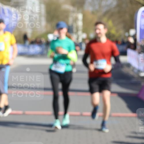 12.04.2026 - 45. Internationalen Wilhelmsburger Insellauf Strokosch-Dieckow http://msf.ph/oto/9454473 12.04.2026 10:42:36 Ziel 2222, 3419, 4042, 3991, 2262, 2263 meine-sportfotos.de