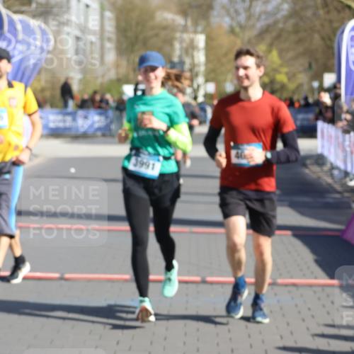 12.04.2026 - 45. Internationalen Wilhelmsburger Insellauf Strokosch-Dieckow http://msf.ph/oto/9454477 12.04.2026 10:42:36 Ziel 2222, 3419, 4042, 3991, 2262, 2263 meine-sportfotos.de