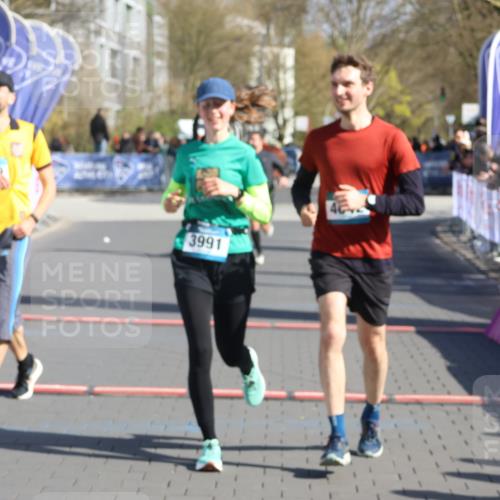 12.04.2026 - 45. Internationalen Wilhelmsburger Insellauf Strokosch-Dieckow http://msf.ph/oto/9454480 12.04.2026 10:42:36 Ziel 2222, 3419, 4042, 3991, 2262, 2263 meine-sportfotos.de