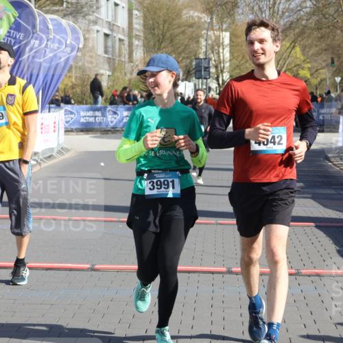 12.04.2026 - 45. Internationalen Wilhelmsburger Insellauf Strokosch-Dieckow http://msf.ph/oto/9454484 12.04.2026 10:42:36 Ziel 2222, 3419, 4042, 3991, 2262, 2263 meine-sportfotos.de