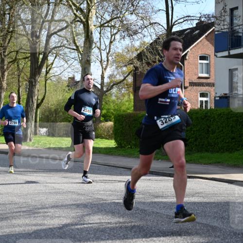 12.04.2026 - 45. Internationalen Wilhelmsburger Insellauf J. Mangold http://msf.ph/oto/9454485 12.04.2026 10:19:27 Ziel 2671, 2549, 3289, 5456, 2789, 5652, 3976, 4162 meine-sportfotos.de