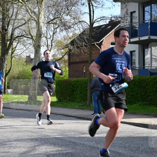 12.04.2026 - 45. Internationalen Wilhelmsburger Insellauf J. Mangold http://msf.ph/oto/9454490 12.04.2026 10:19:27 Ziel 2671, 2549, 3289, 5456, 2789, 5652, 3976, 4162 meine-sportfotos.de