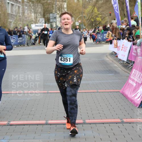 12.04.2026 - 45. Internationalen Wilhelmsburger Insellauf Strokosch-Dieckow http://msf.ph/oto/9454492 12.04.2026 13:04:49 Ziel 4951, 4115, 4351, 4125 meine-sportfotos.de