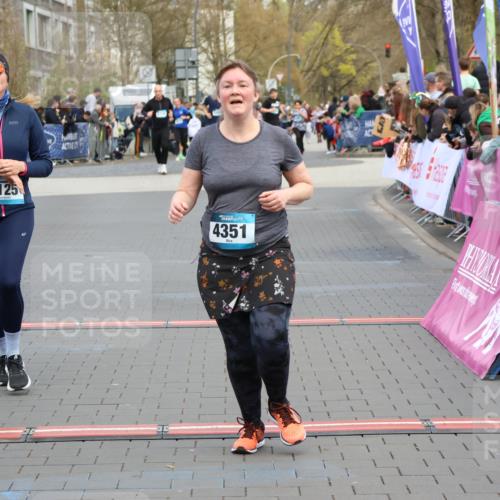12.04.2026 - 45. Internationalen Wilhelmsburger Insellauf Strokosch-Dieckow http://msf.ph/oto/9454503 12.04.2026 13:04:49 Ziel 4951, 4115, 4351, 4125 meine-sportfotos.de