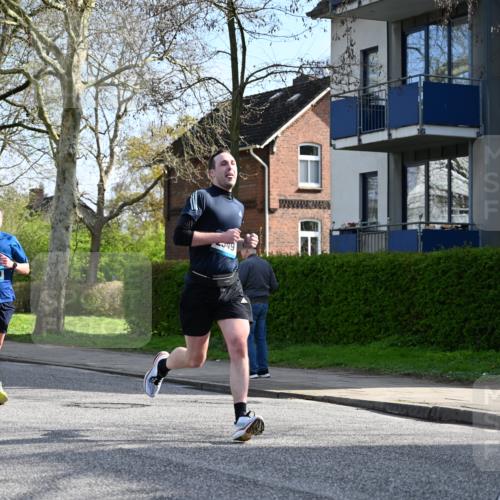 12.04.2026 - 45. Internationalen Wilhelmsburger Insellauf J. Mangold http://msf.ph/oto/9454504 12.04.2026 10:19:28 Ziel 2671, 2549, 3289, 5456, 2789, 5652, 3976, 4162, 4162 meine-sportfotos.de