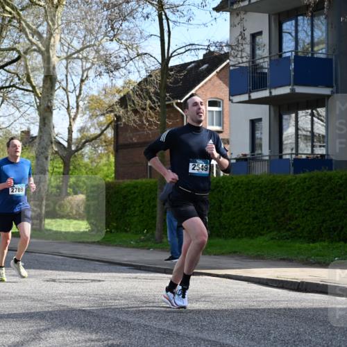 12.04.2026 - 45. Internationalen Wilhelmsburger Insellauf J. Mangold http://msf.ph/oto/9454510 12.04.2026 10:19:28 Ziel 2671, 2549, 3289, 5456, 2789, 5652, 3976, 4162, 4162 meine-sportfotos.de