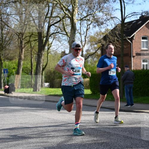 12.04.2026 - 45. Internationalen Wilhelmsburger Insellauf J. Mangold http://msf.ph/oto/9454517 12.04.2026 10:19:29 Ziel 2671, 2549, 3289, 5456, 2789, 5652, 3976, 4162, 4605 meine-sportfotos.de